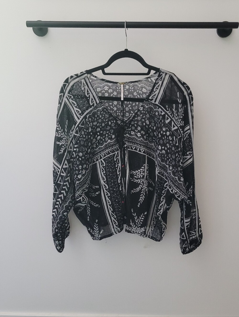 Free People Black & White Printed V-Neck Women’s Top Sixe XS